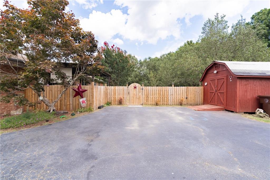 6541 Turnpike Road Archdale, NC 27263 - Photo 4 of 37