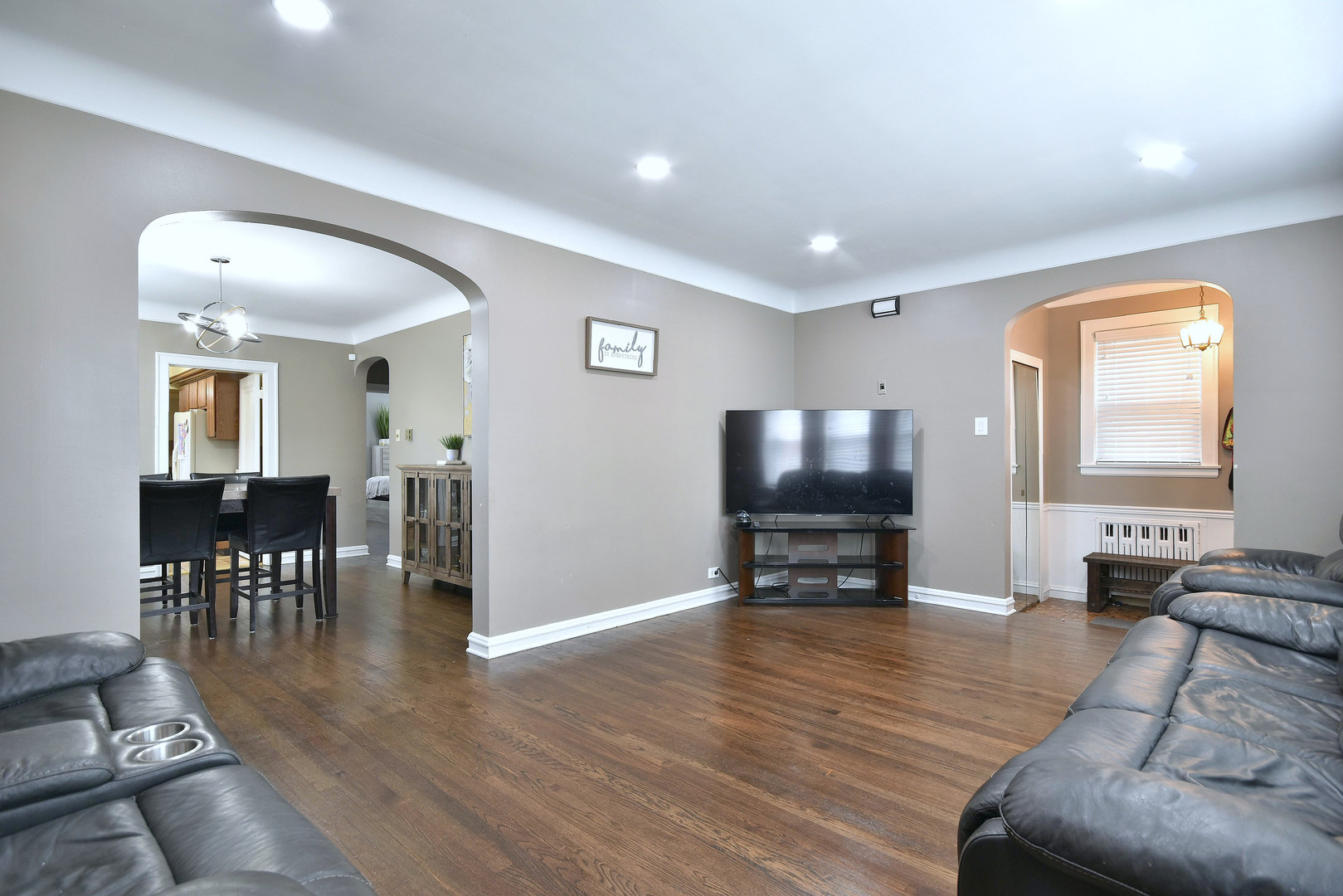 3214 North Rutherford Avenue Chicago, IL 60634 - Photo 2 of 17 Gallery Image 2