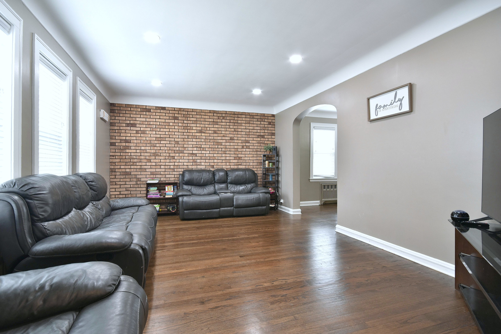 3214 North Rutherford Avenue Chicago, IL 60634 - Photo 3 of 17 Gallery Image 3