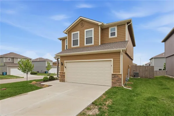 $350,000 | 21305 West 215th Street, Spring Hill, KS 66083