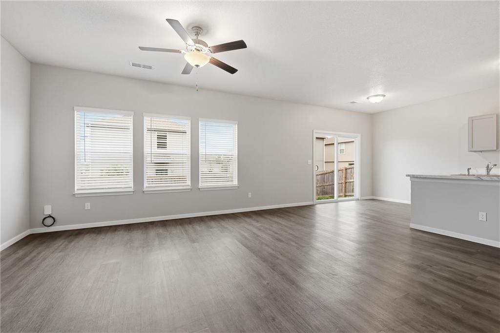 21305 West 215th Street Spring Hill, KS 66083 - Photo 5 of 32