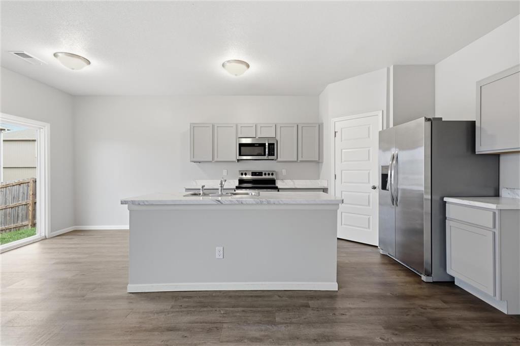 21305 West 215th Street Spring Hill, KS 66083 - Photo 8 of 32