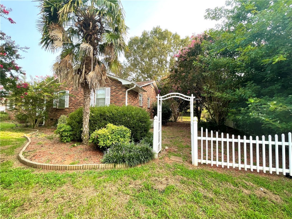 211 Greenland Road Anderson, SC 29626 - Photo 3 of 26 Gallery Image 3