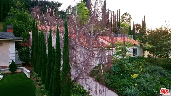 $1,635,000 | 11282 Dona Lola Drive, Studio City, CA 91604
