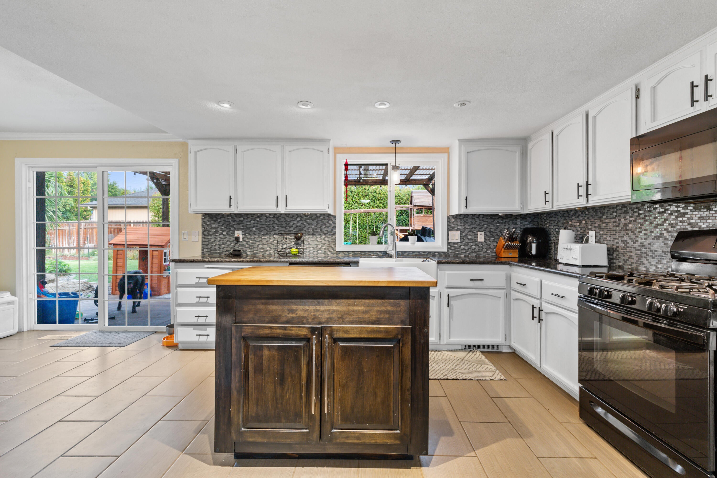 3044 Delta Waters Road Medford, OR 97504 - Photo 12 of 30 Kitchen island