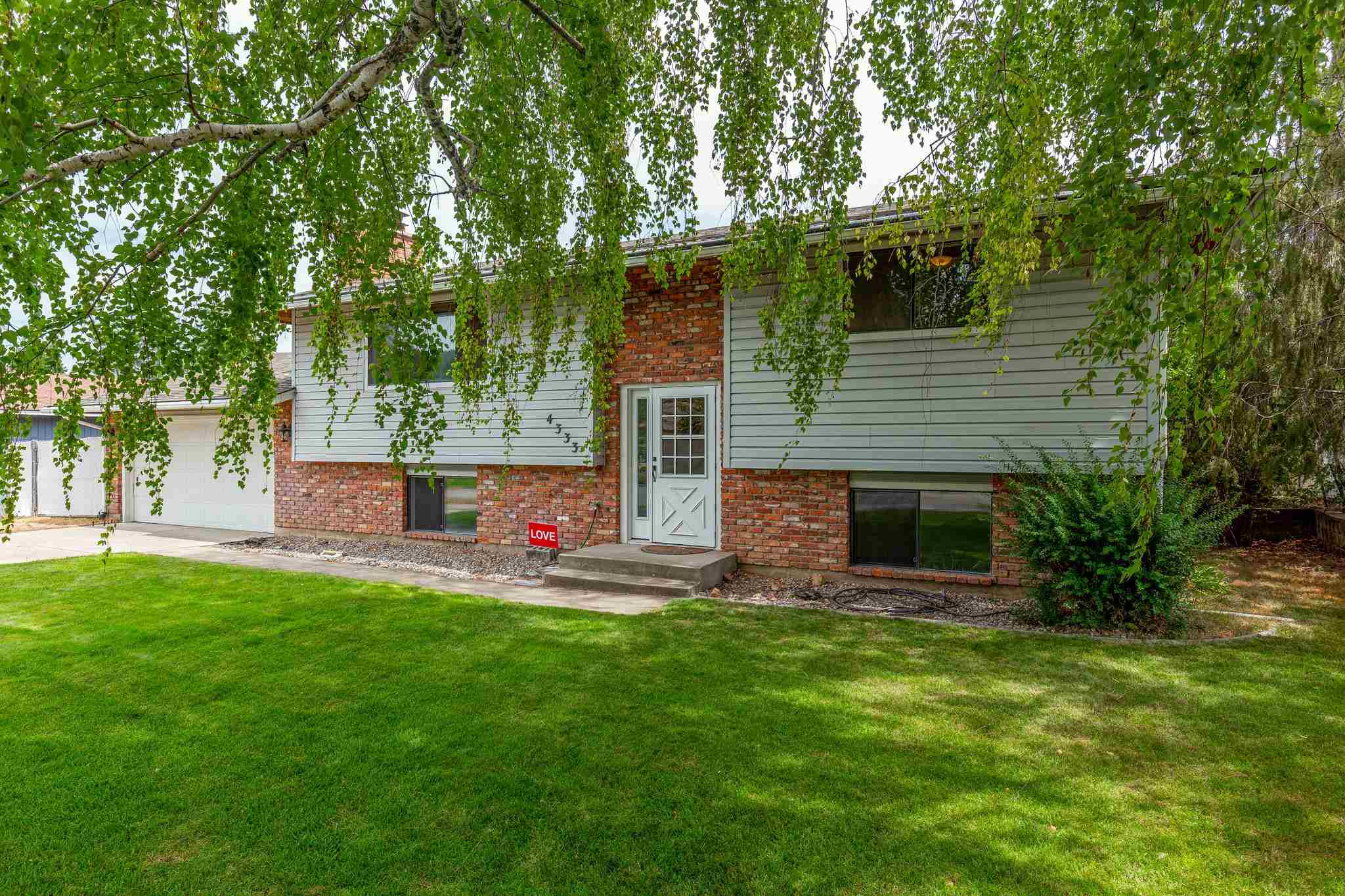 4333 South Locust Road Spokane Valley, WA 99206 - Photo 2 of 45 Gallery Image 2
