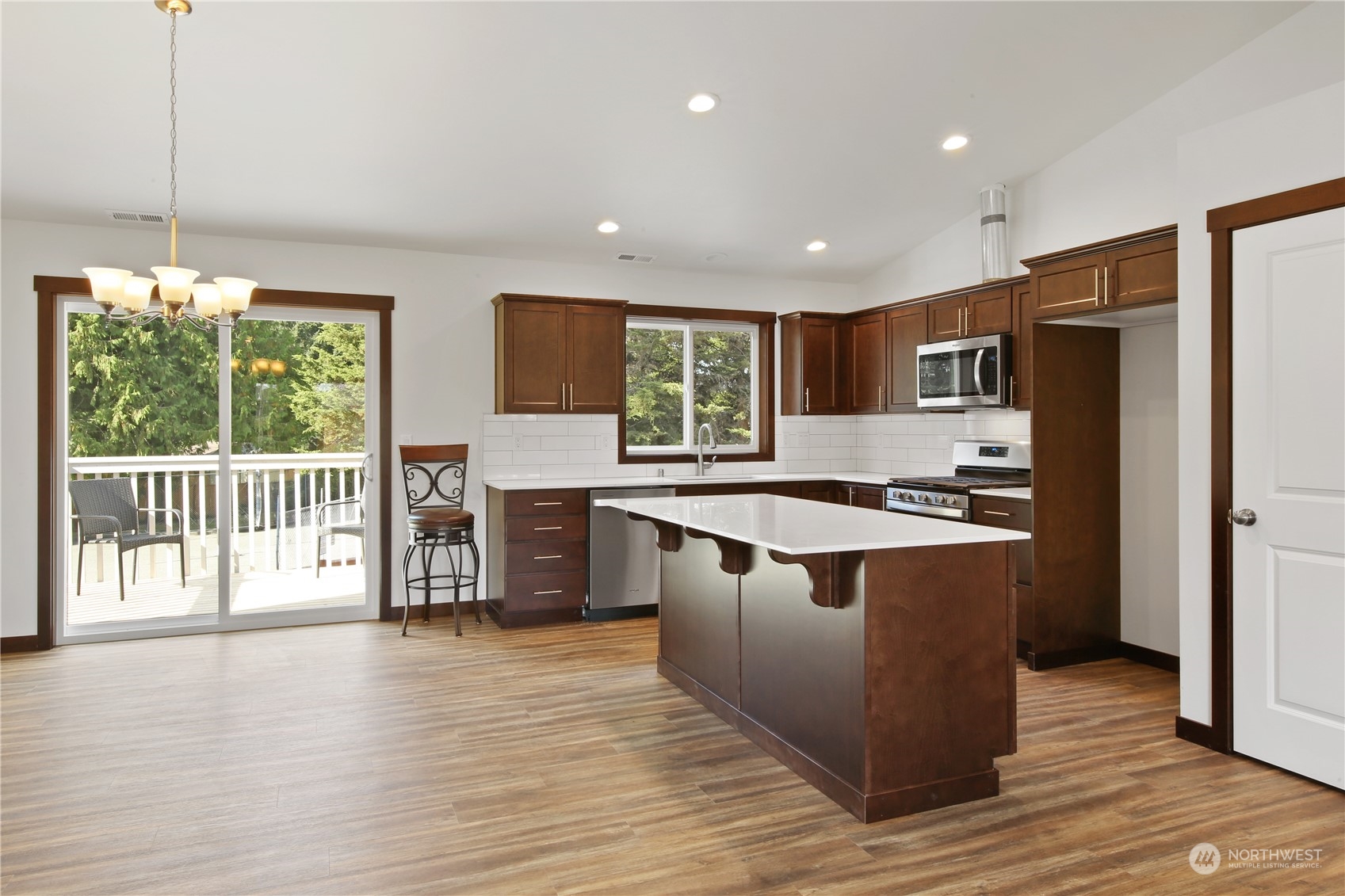 9538 Holly Drive Everett, WA 98204 - Photo 4 of 22