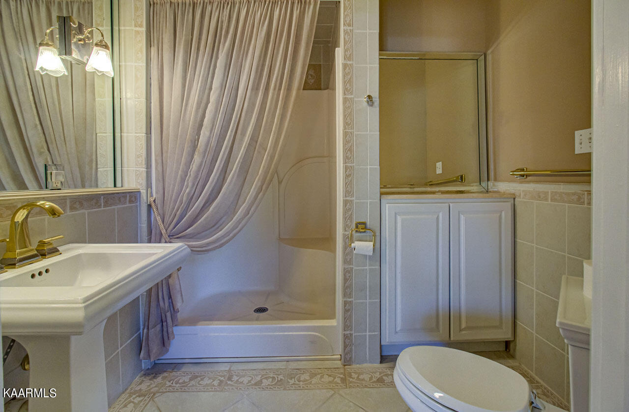 127 Santee Way Loudon, TN 37774 - Photo 17 of 37 Ensuite Bath