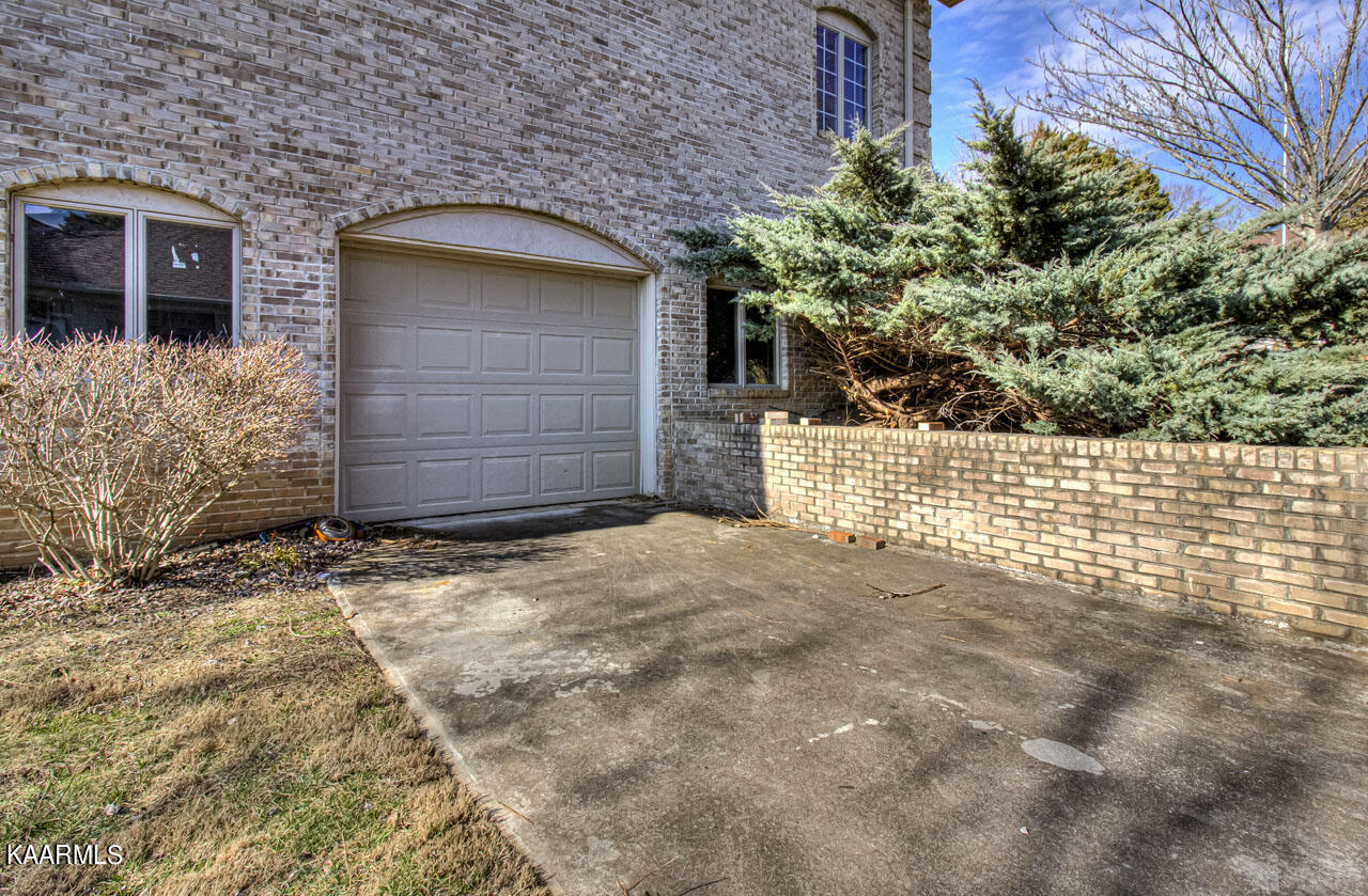 127 Santee Way Loudon, TN 37774 - Photo 35 of 37 dodo to lower garage