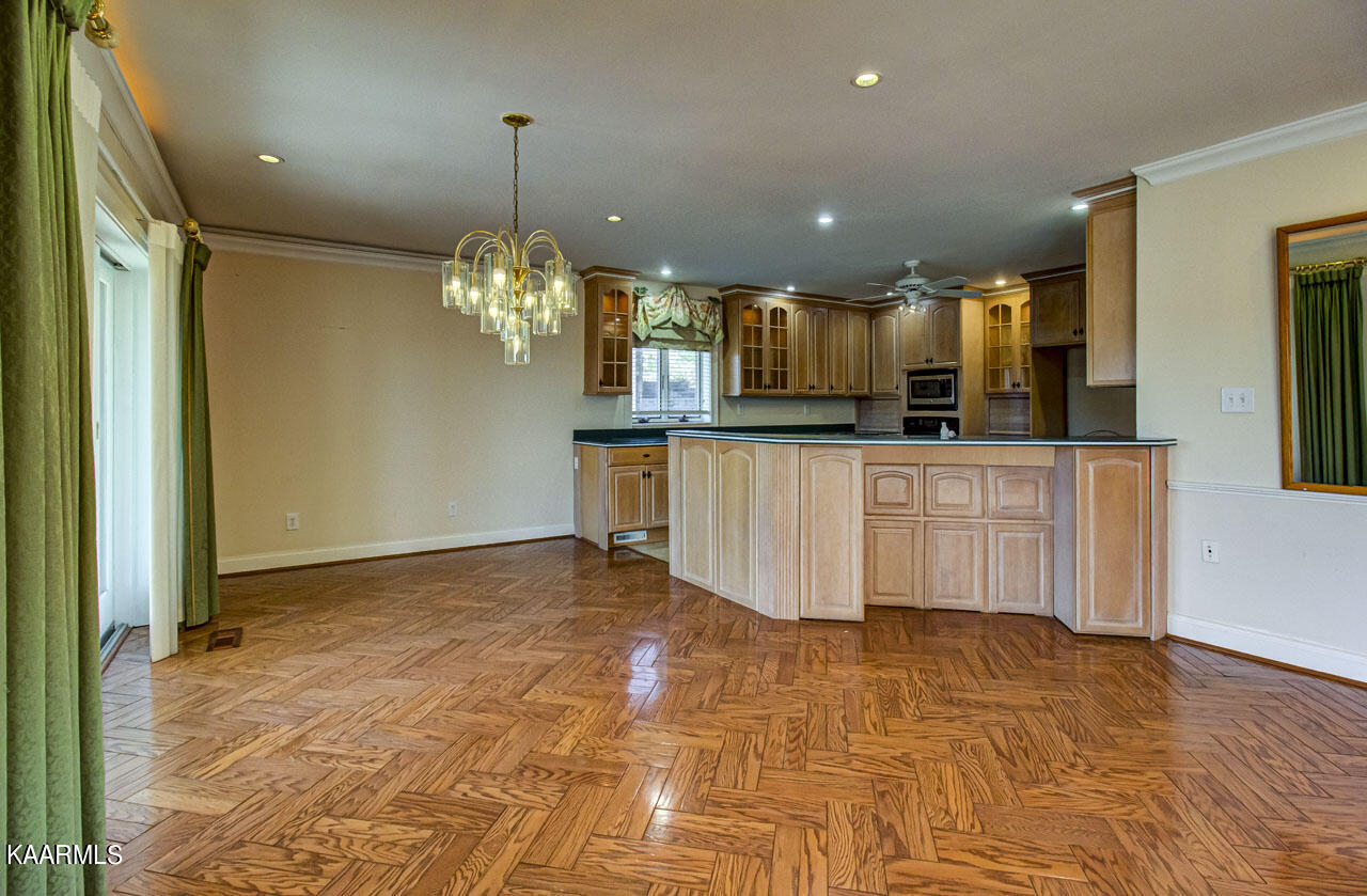 127 Santee Way Loudon, TN 37774 - Photo 6 of 37 Dining/Kitchen