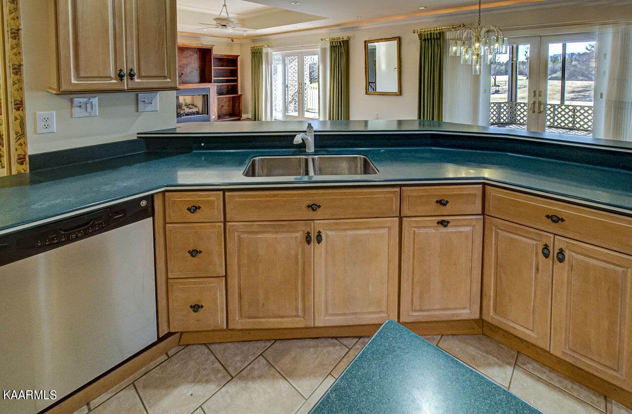 127 Santee Way Loudon, TN 37774 - Photo 7 of 37 Kitchen