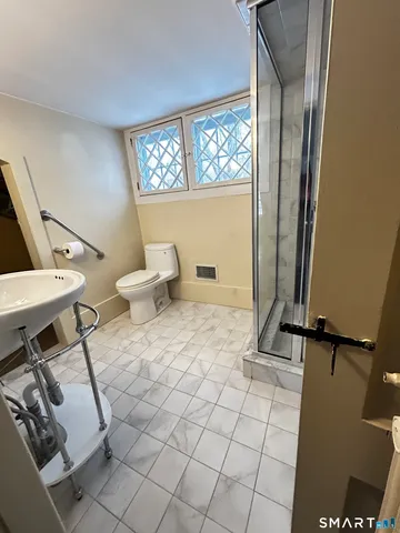 $2,800 | 157 Main Street, Farmington, CT 06032