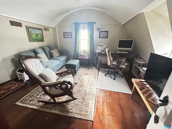 $2,500 | 157 Main Street, Farmington, CT 06032