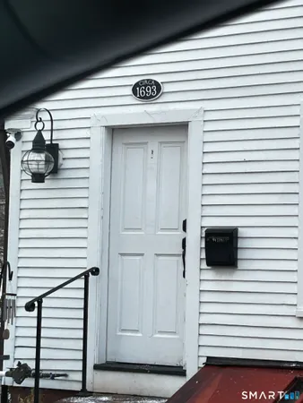 $2,500 | 157 Main Street, Farmington, CT 06032