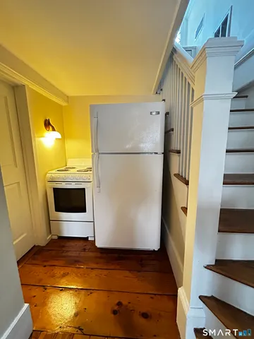 $2,800 | 157 Main Street, Farmington, CT 06032