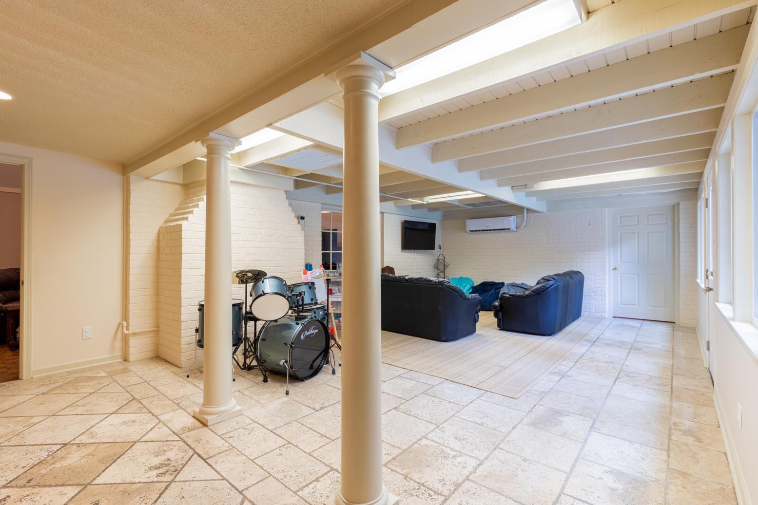 7140 River Reach Road Germantown, TN 38138 - Photo 21 of 25 a living room with furniture