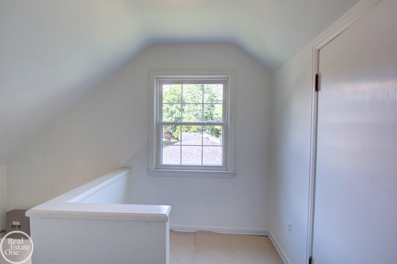 1716 Severn Road Grosse Pointe, MI 48236 - Photo 45 of 49 31354824-44.JPG