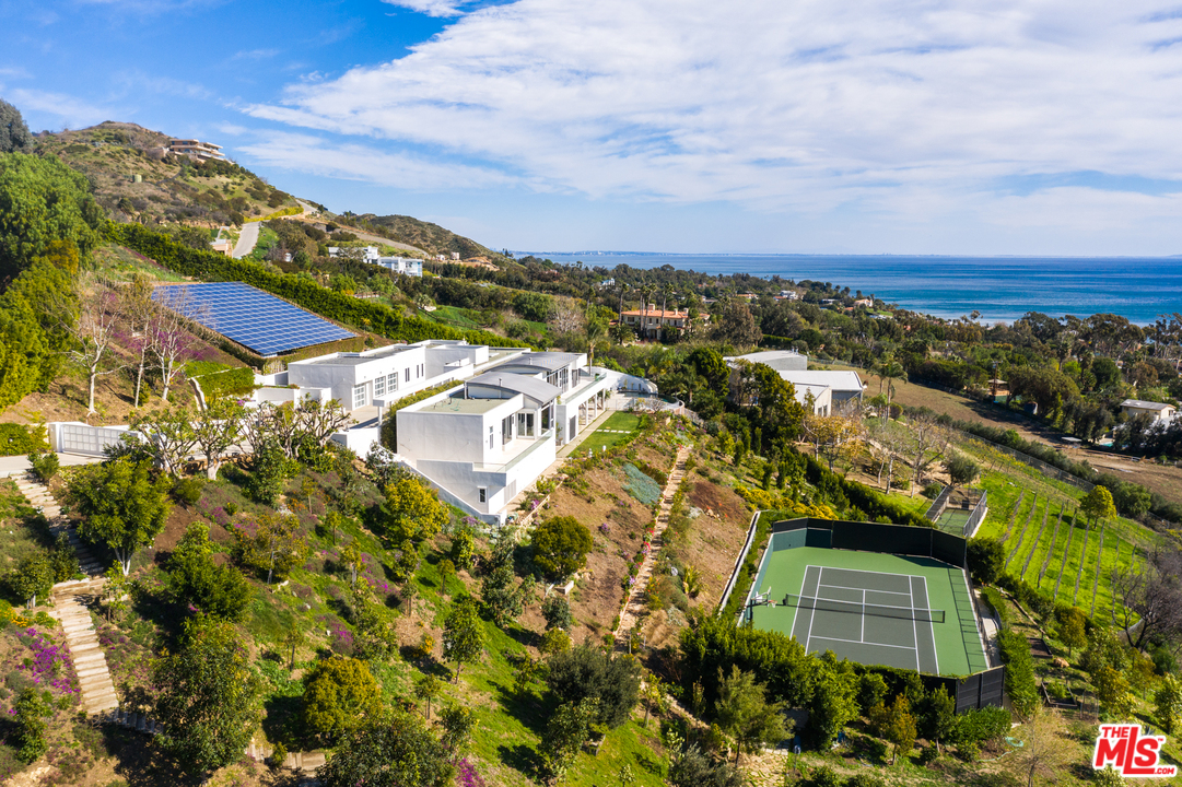 27454 Winding Way Malibu, CA 90265 - Photo 1 of 38 a view of a city