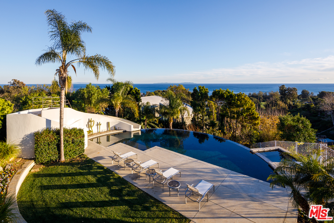27454 Winding Way Malibu, CA 90265 - Photo 4 of 38 a view of a backyard