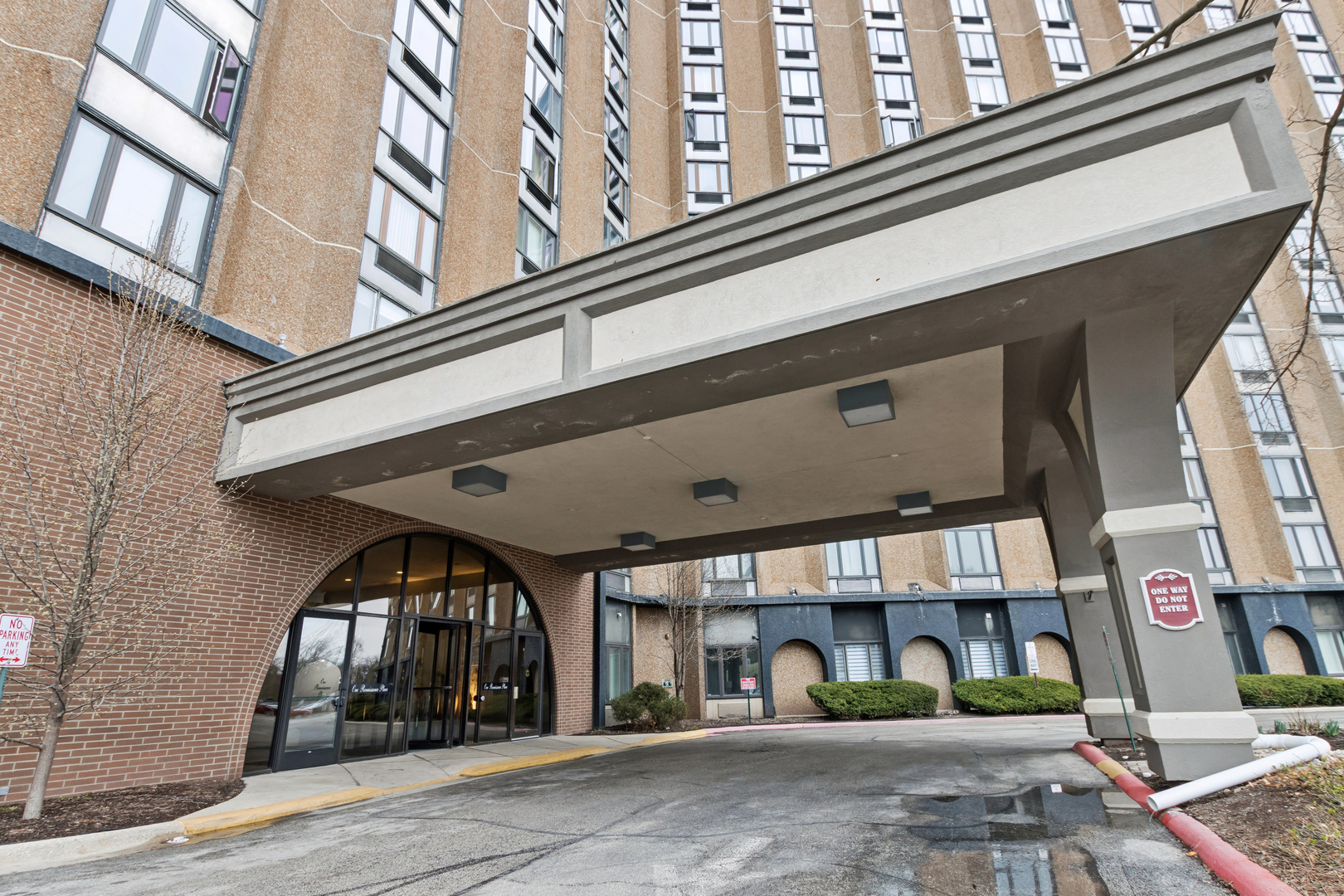 1 Renaissance Place, Unit 717 Palatine, IL 60067 - Photo 2 of 25 Gallery Image 2