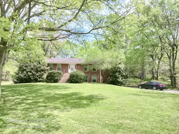 $1,400 | 312 Shawnee Drive, Columbia, TN 38401