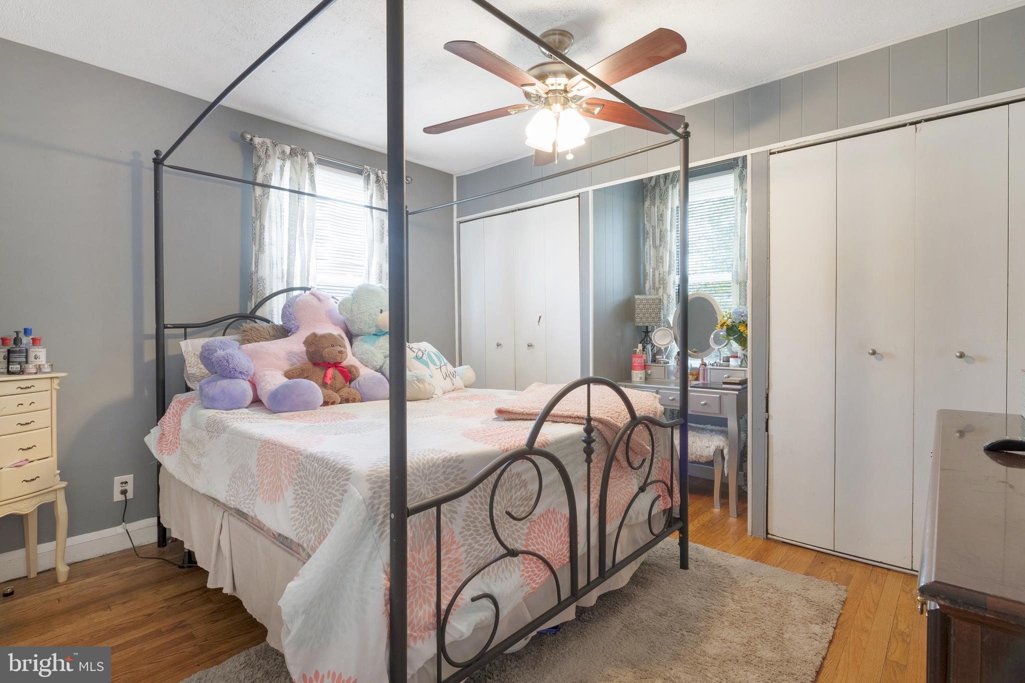 418 Cresswell Road Baltimore, MD 21225 - Photo 18 of 41 Wood floors and bright sunny rooms!