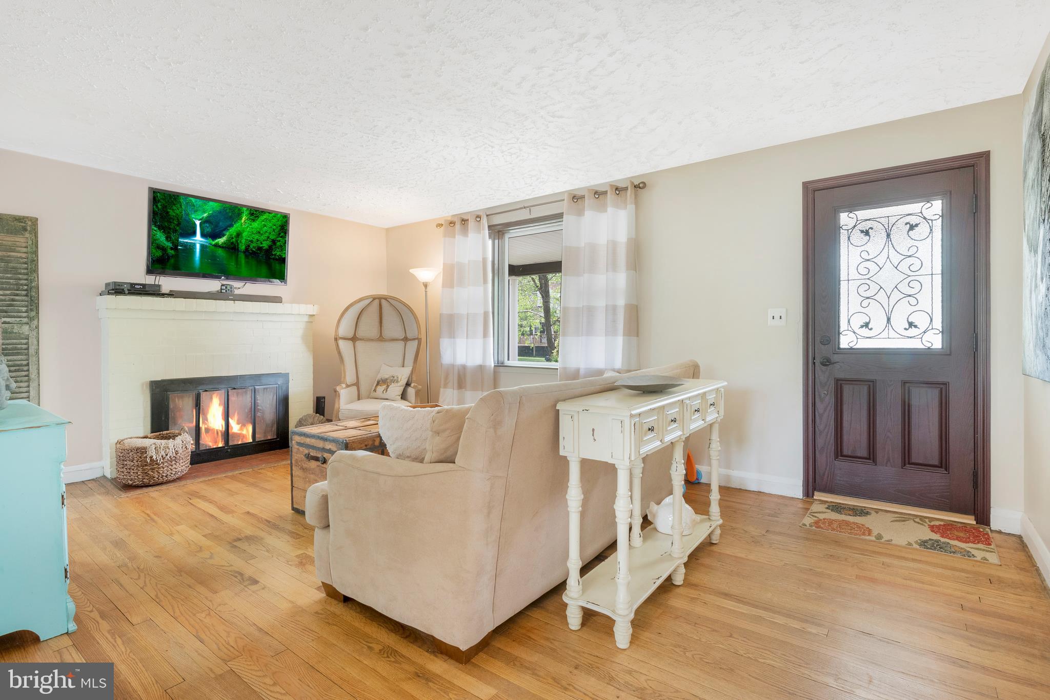 418 Cresswell Road Baltimore, MD 21225 - Photo 23 of 41 New door cost a fortune because it's worth it!