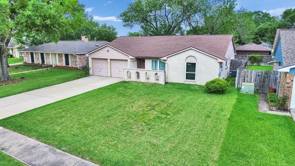 $279,900 | 11814 Monticeto Lane, Meadows Place, TX 77477