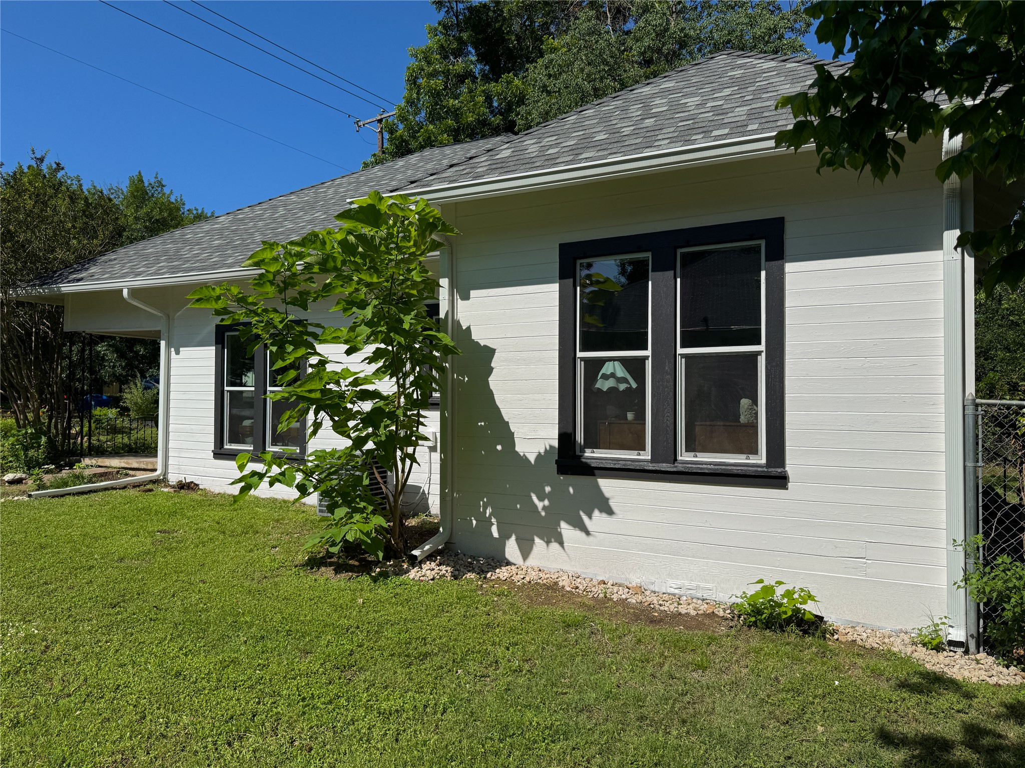 302 East Brenham Street Elgin, TX 78621 - Photo 29 of 38