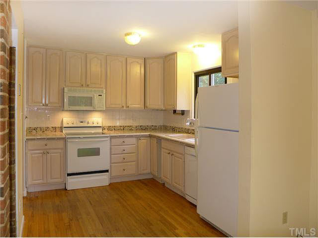428 Robin Road Chapel Hill, NC 27516 - Photo 6 of 22 Kitchen