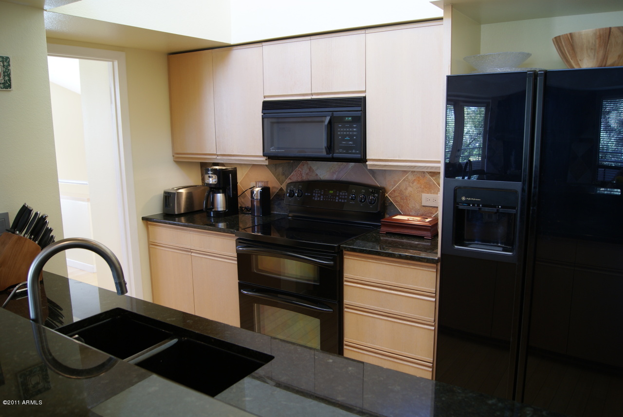 7760 East Gainey Ranch Road, Unit 25 Scottsdale, AZ 85258 - Photo 18 of 31 Kitchen 3