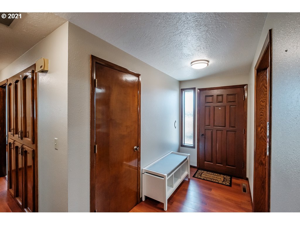 13274 Marlatt Road South Jefferson, OR 97352 - Photo 4 of 32 Gallery Image 4