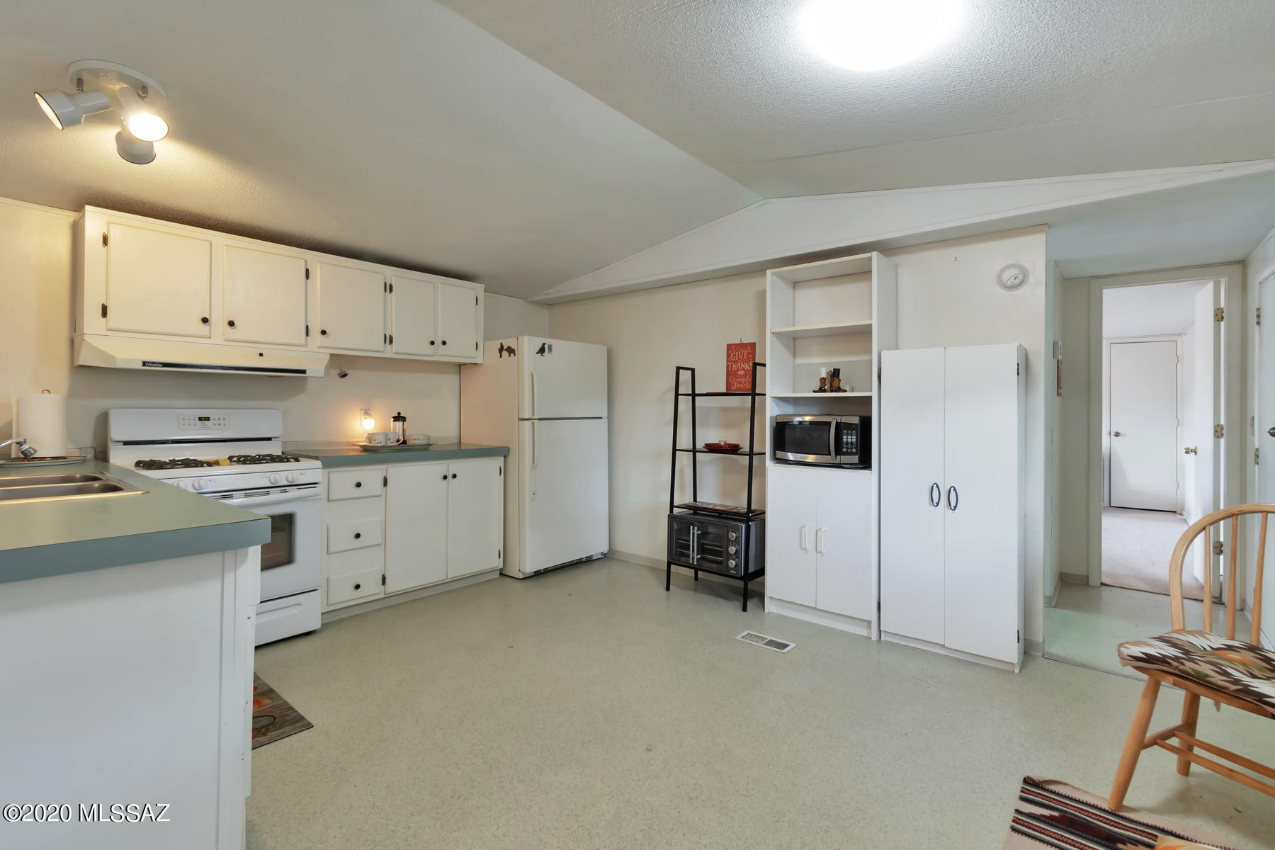 10392 West Massingale Road Tucson, AZ 85743 - Photo 10 of 24