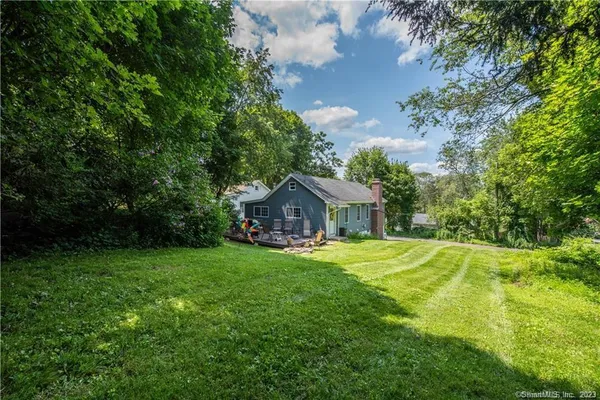 $2,150 | 32 Lakeview Drive, Bethlehem, CT 06751