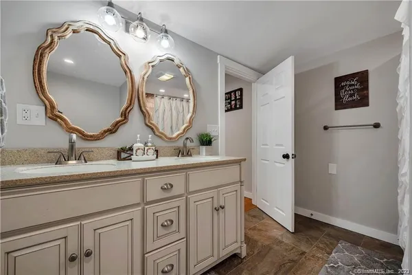 $2,150 | 32 Lakeview Drive, Bethlehem, CT 06751