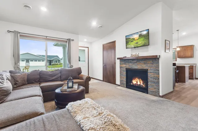 $275,000 | 888 Tallgrass Court, Wanamingo, MN 55983