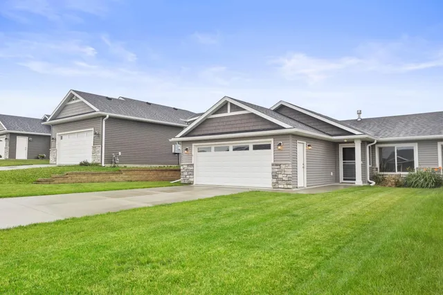 $275,000 | 888 Tallgrass Court, Wanamingo, MN 55983