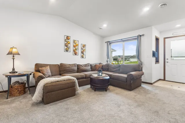 $275,000 | 888 Tallgrass Court, Wanamingo, MN 55983