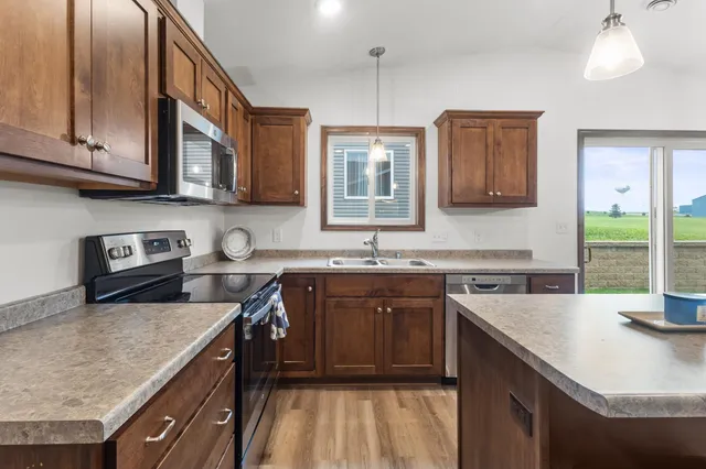 $275,000 | 888 Tallgrass Court, Wanamingo, MN 55983