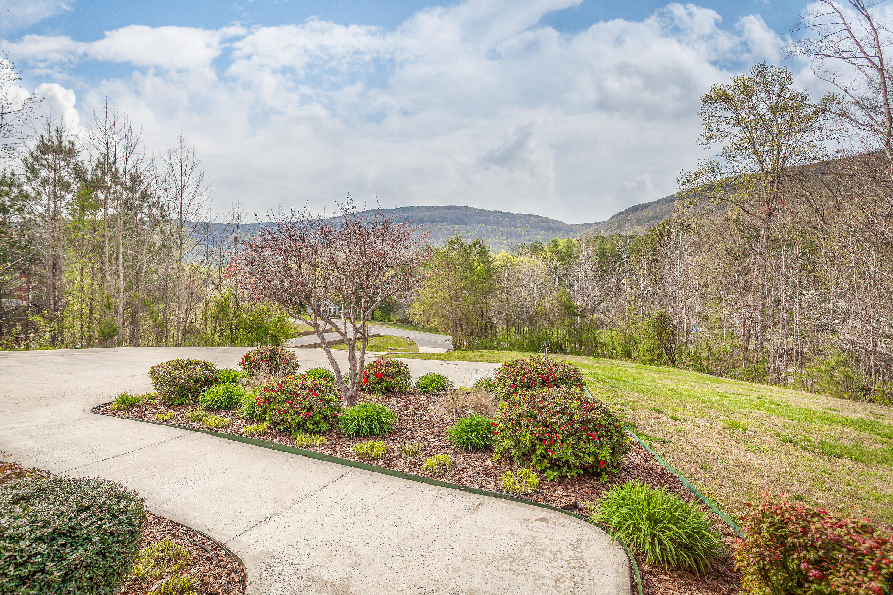 418 Jackson Road Hixson, TN 37343 - Photo 3 of 35 Front Porch View
