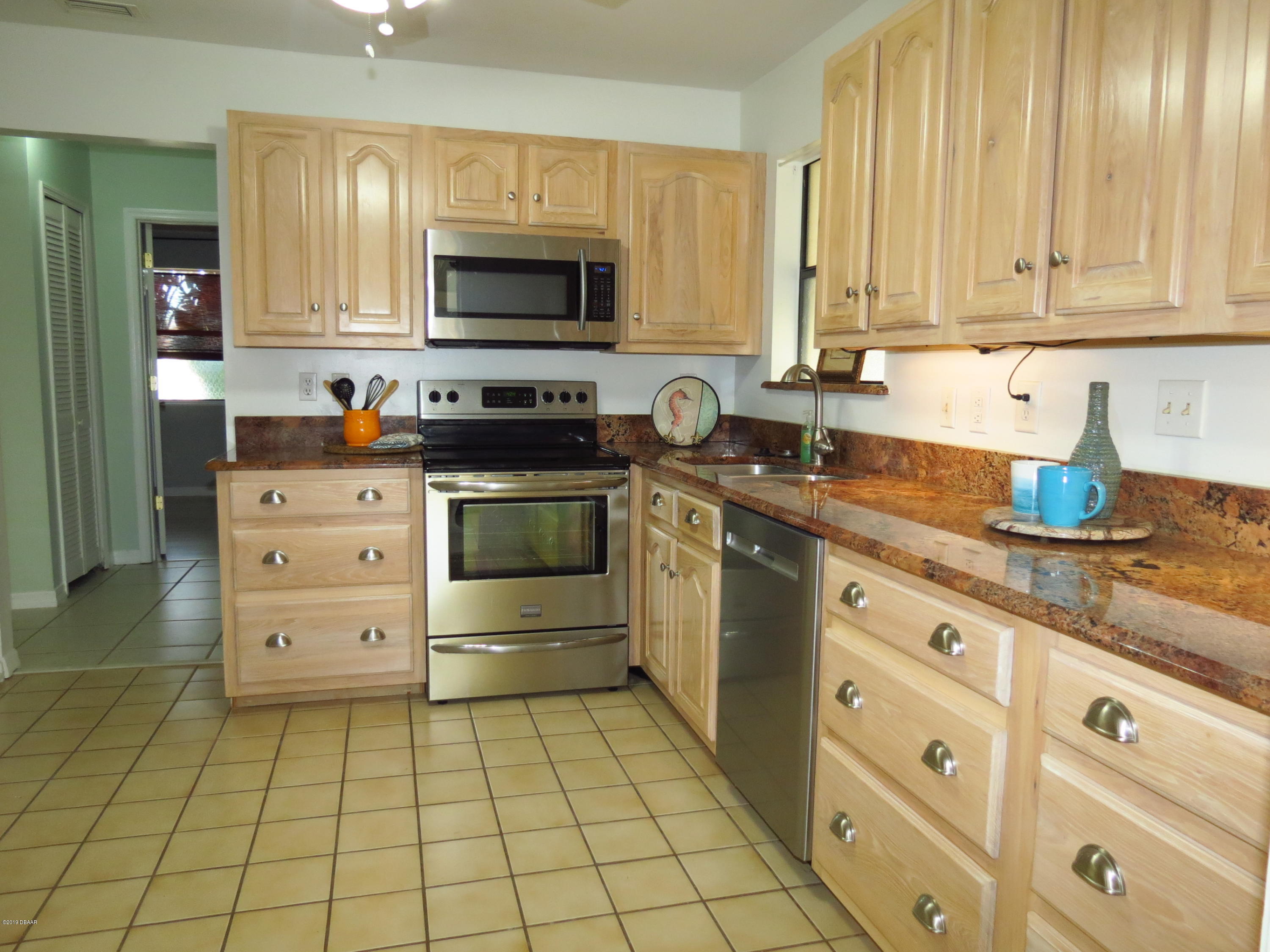624 Robin Road, Unit A Ormond Beach, FL 32176 - Photo 3 of 31 Klitchen
