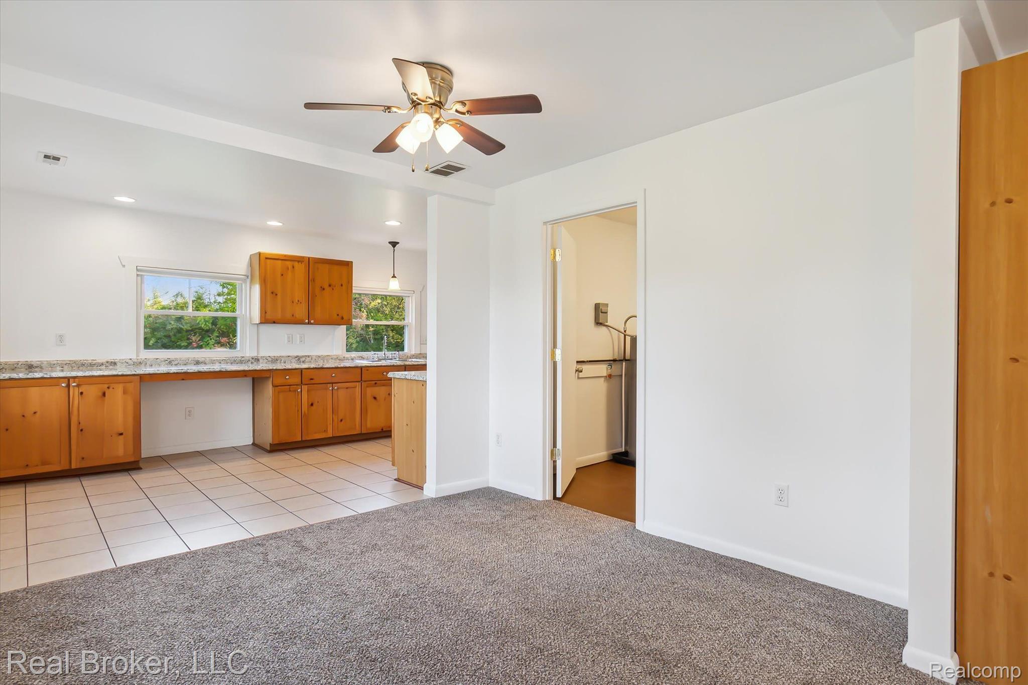 28043 Goddard Road Romulus, MI 48174 - Photo 5 of 25 Gallery Image 5