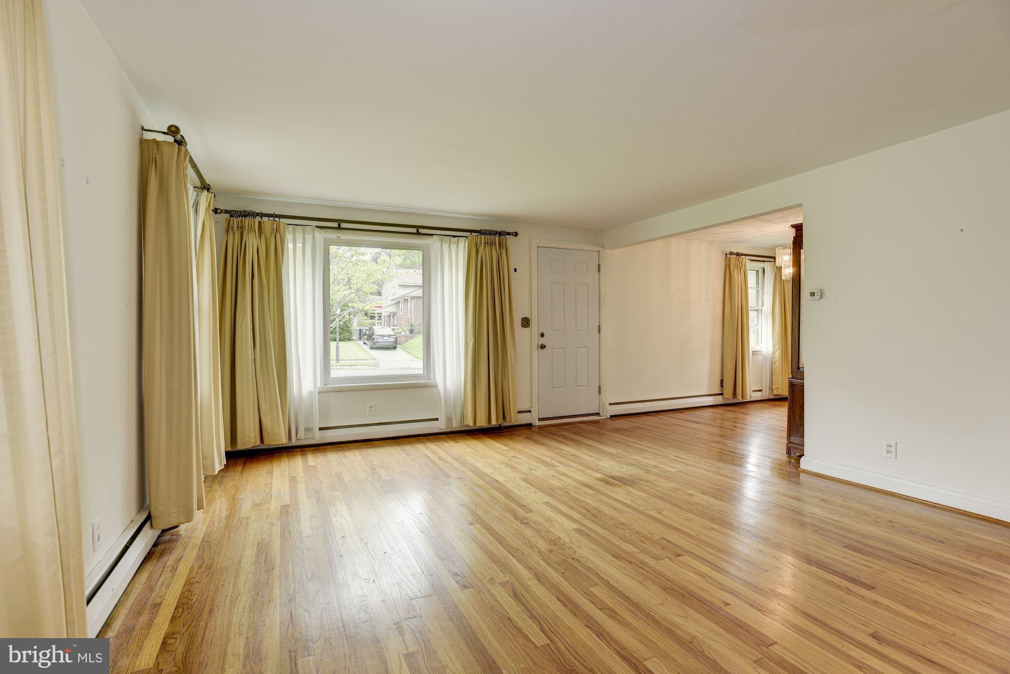 232 Rollingbrook Way Baltimore, MD 21228 - Photo 2 of 26 Living Room | Hardwood Floors
