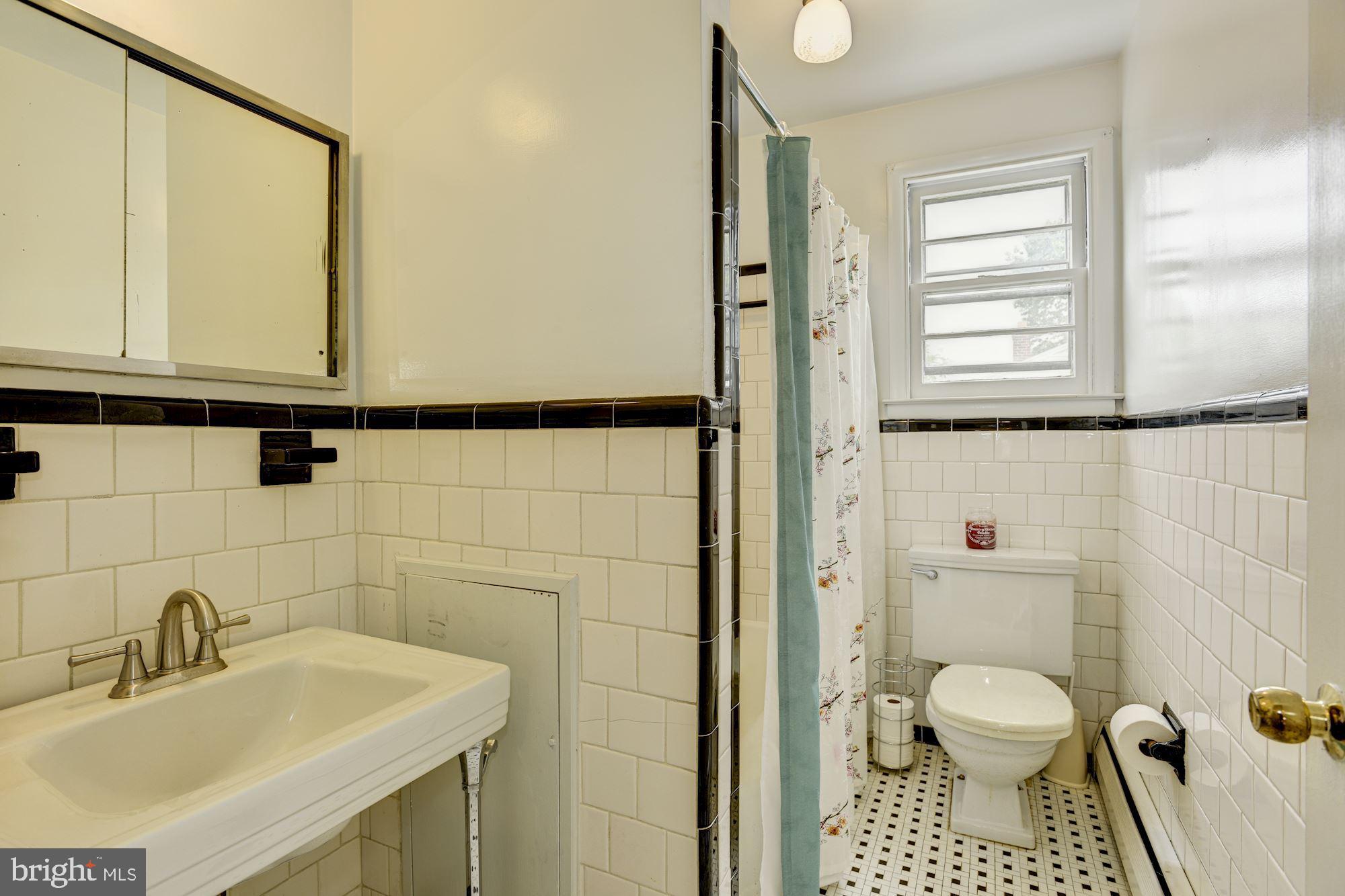 232 Rollingbrook Way Baltimore, MD 21228 - Photo 14 of 26 Full Bath