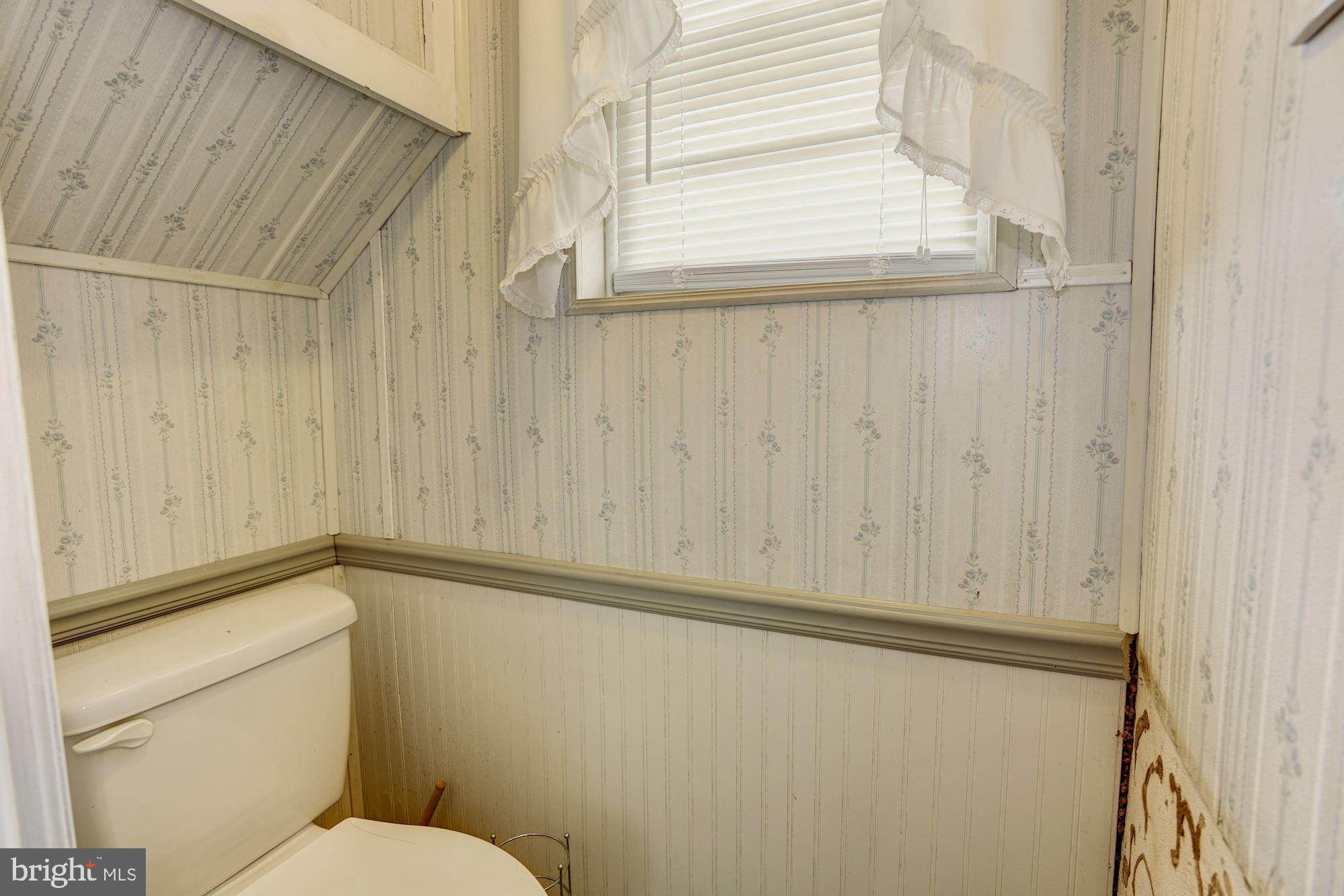 232 Rollingbrook Way Baltimore, MD 21228 - Photo 19 of 26 Powder Room
