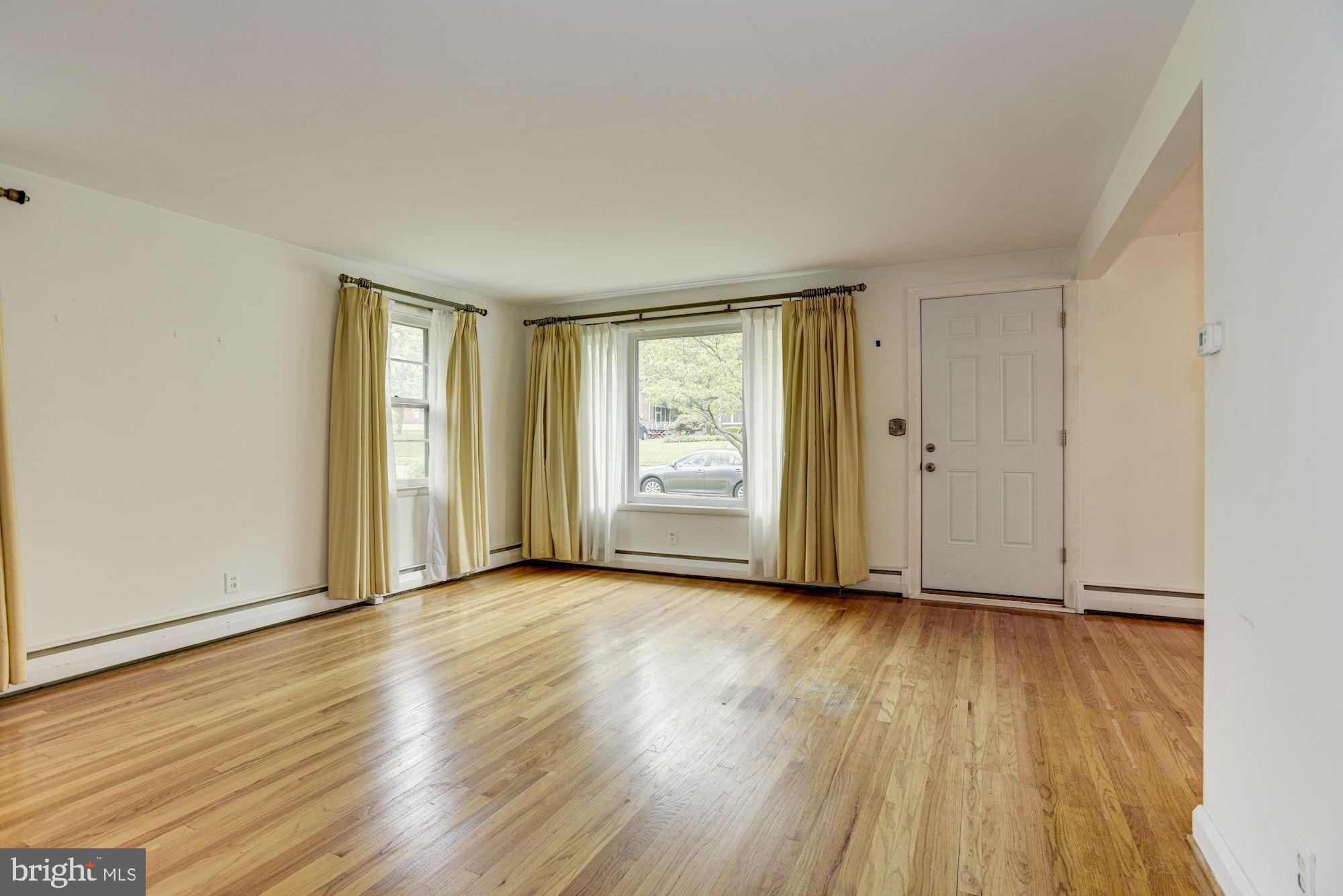 232 Rollingbrook Way Baltimore, MD 21228 - Photo 3 of 26 Living Room | Hardwood Floors
