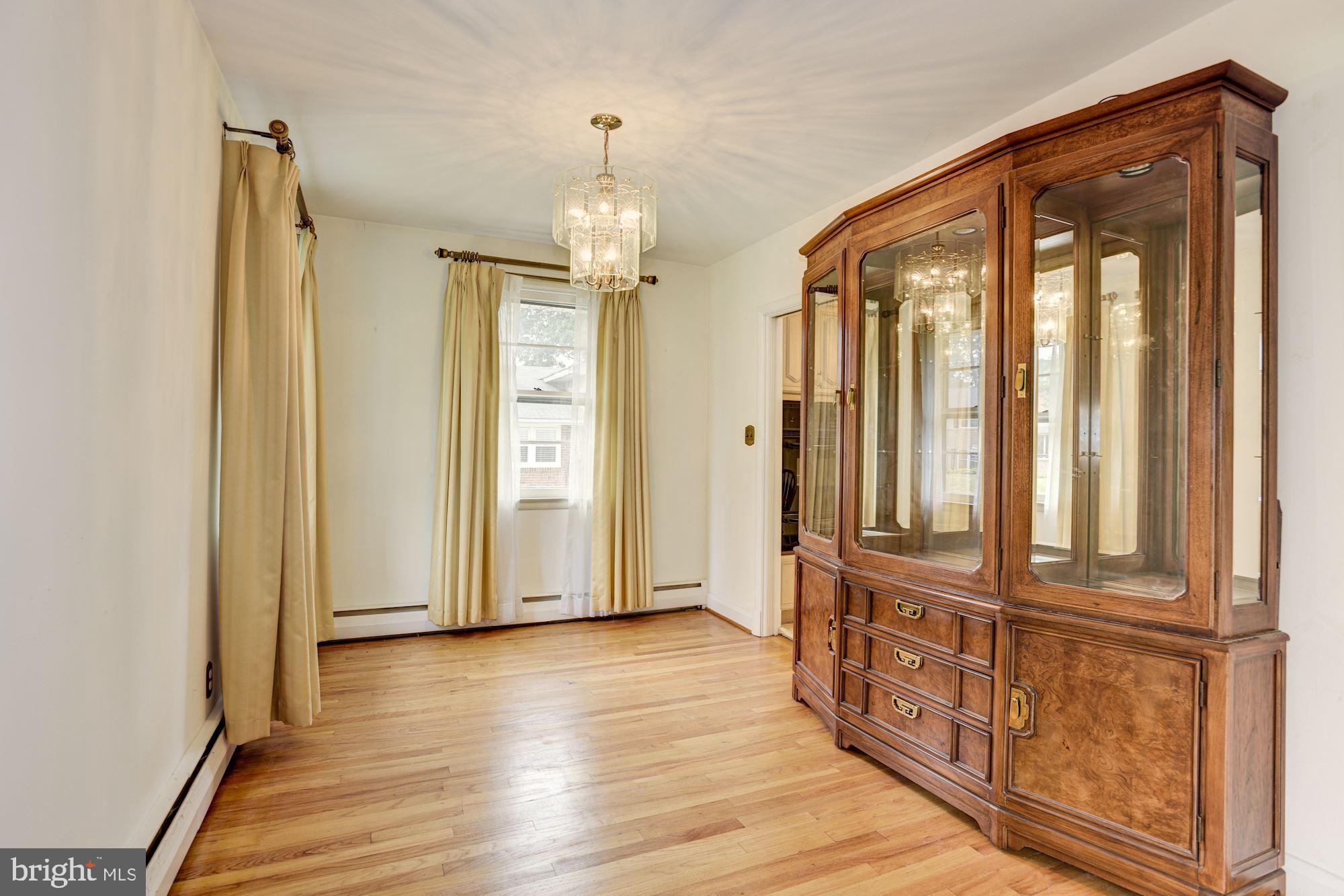 232 Rollingbrook Way Baltimore, MD 21228 - Photo 4 of 26 Dining Room | Hardwood Floors