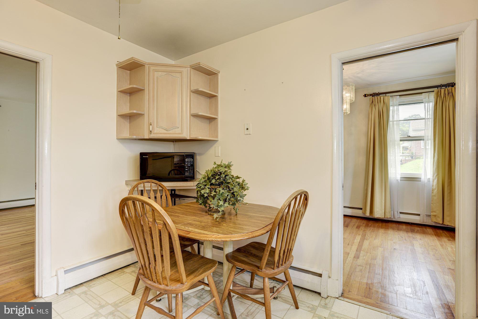 232 Rollingbrook Way Baltimore, MD 21228 - Photo 8 of 26 Eat-In Kitchen