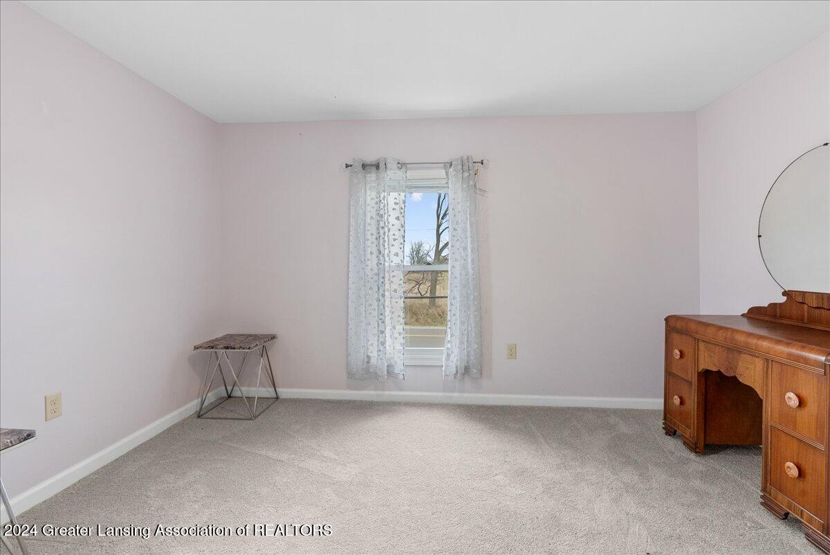 11739 Oneida Road Grand Ledge, MI 48837 - Photo 16 of 36 42-Media Jett - 44