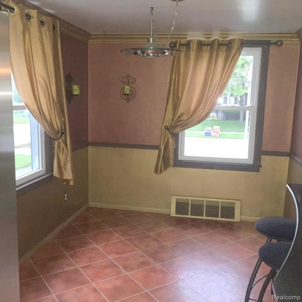 1737 Oxford Road Berkley, MI 48072 - Photo 10 of 40 Dining area